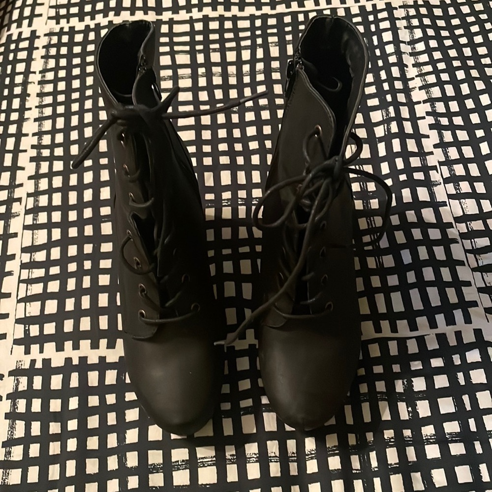 Qupid Black 4” Heel Combat Style Boots Size US 9